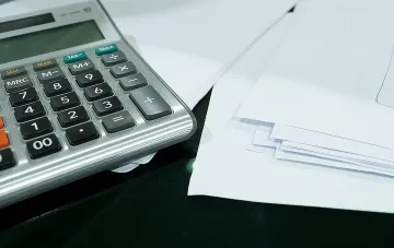 Банките блокират сметките ни! Предупреждение от депутат