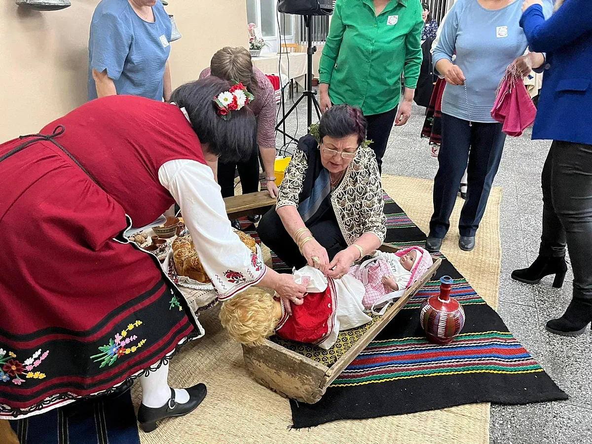 ДЕСЕТКИ ЖИТЕЛИ И ГОСТИ НА КУБРАТ ПРАЗНУВАТ БАБИНДЕН