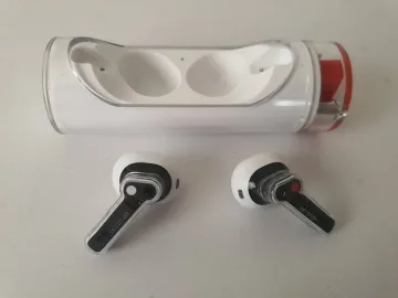 Nothing Ear (stick) – безжични слушалки с оригинален дизайн и много добър звук (Ревю)