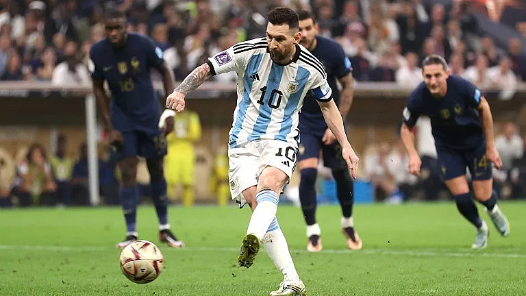 Пълен цирк! Променят футбола заради Меси