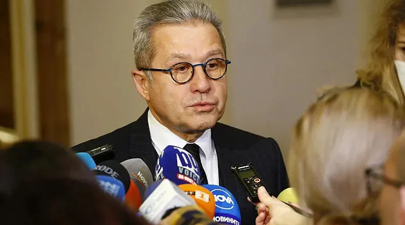 Цонев заговори за инстински санкции "Магнитски". Кой гори за Nexo