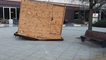 Ураган помете Враца. И в София е страшно (СНИМКИ)