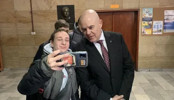 Гешев пред ученици: За да живеете по-добре, уважавайте институциите