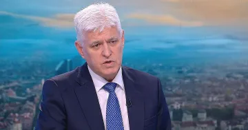 Военният министър с разкрития за български самолети в Украйна