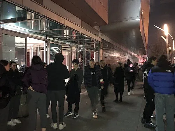 На мол "Парадайс" не му върви! Пак евакуация