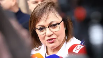 Нинова показа какво са й подарили за ЧРД
