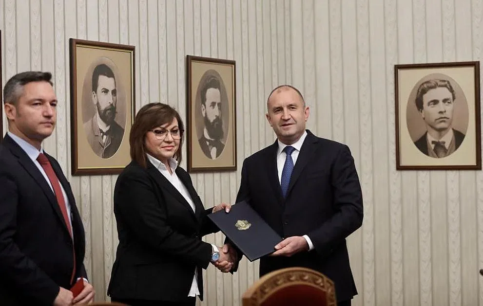 Жега на "Дондуков" 2. Радев казва какво очаква от Нинова