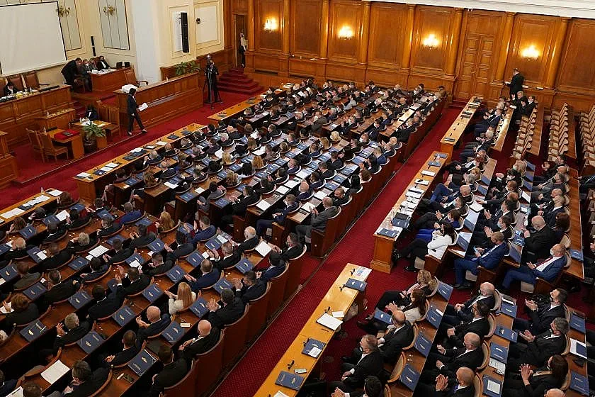 След гласуването: Какво направи Радев