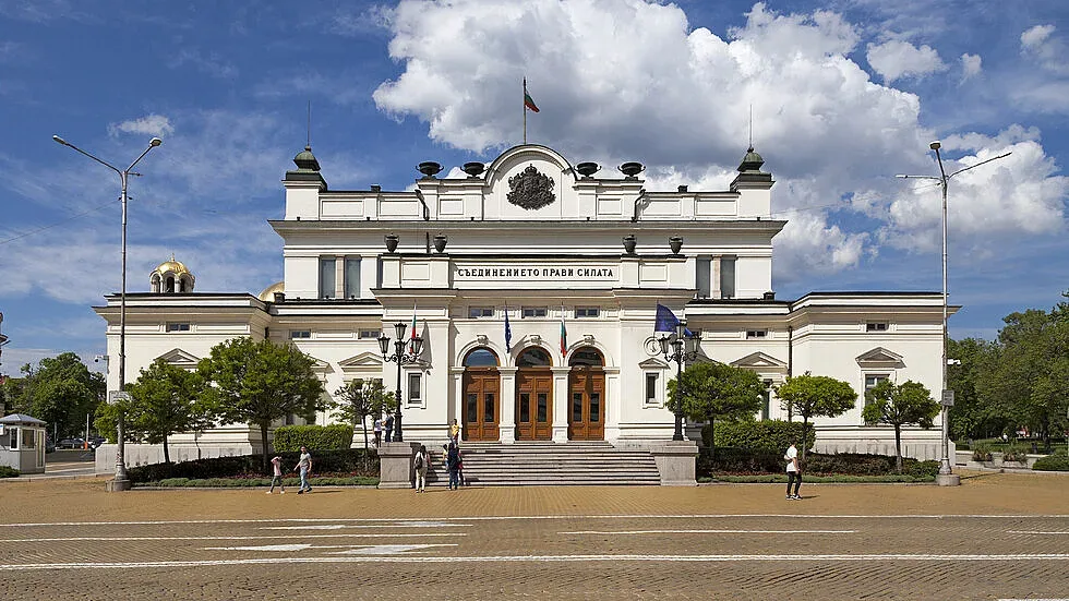 Синдикати и депутати в надпревара за въглищните централи