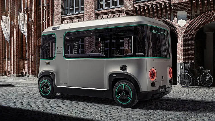 Pininfarina е разработи безпилотен електрически микробус, наречен Holon
