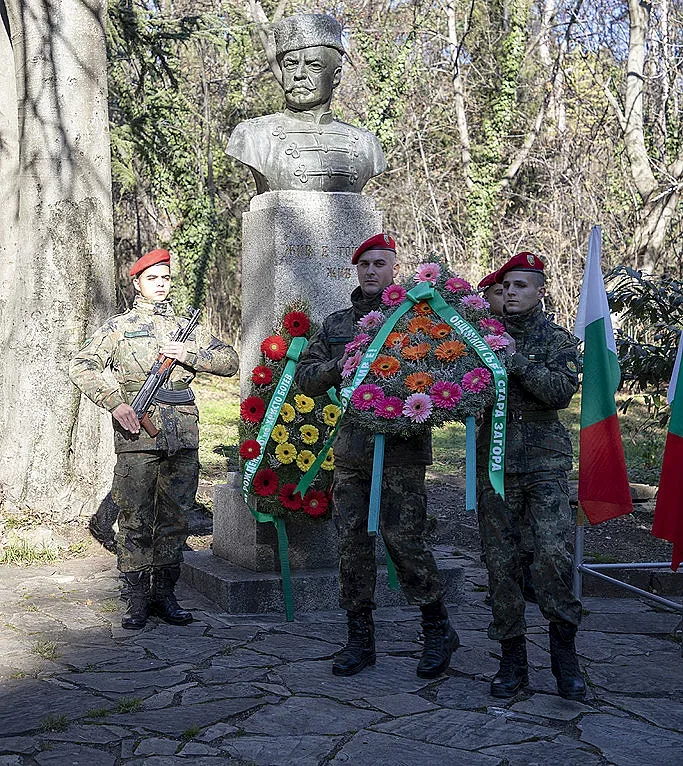 Стара Загора се поклони пред живота и делото на вечния Христо Ботев