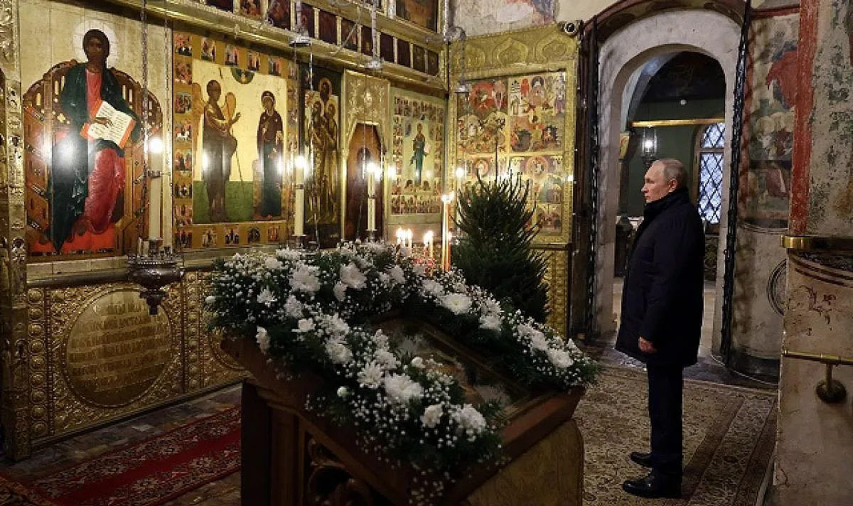 Писателят Акунин посочи как може да падне Путин и грешките на Запада