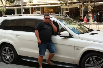 Голям зърнобос удари джакпота. Ето къде вдига хотел