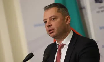 Захванаха се да прекрояват Плана. Със счупените яйца да направим омлет