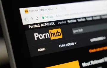 В Pornhub само с паспорт или лична карта