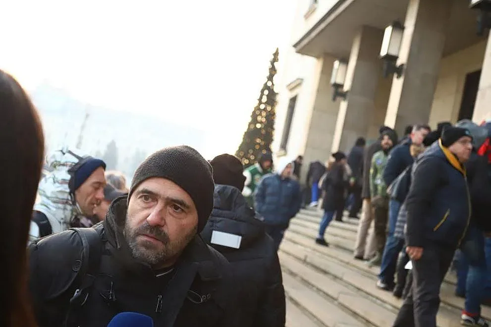 Христо Ботев събра среднощна опашка пред БНБ