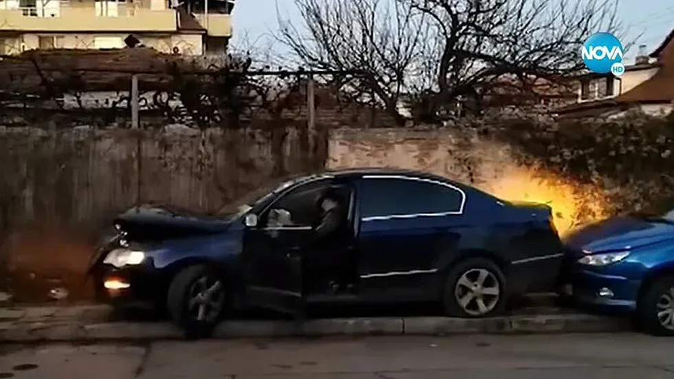 Полицай е шофьорът, блъснал три коли и избягал