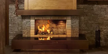 Жена запали камината, изгори най-милото на мъжа си