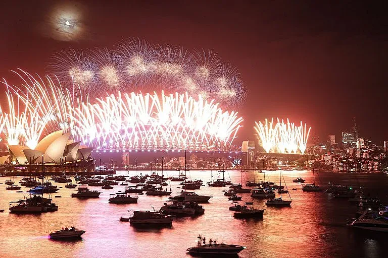 Австралия и Нова Зеландия вече си честитиха новата година. Вижте как