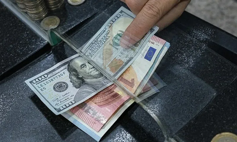 Емигрантите спасяват семейния бюджет. Ето колко изпратиха на роднини