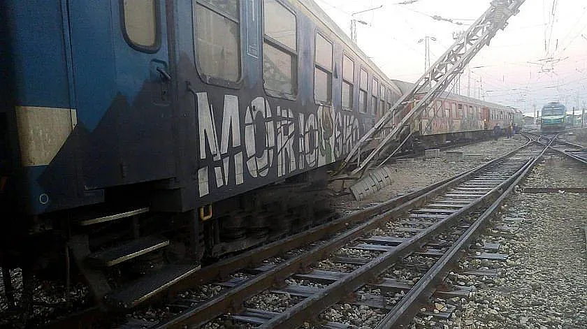 Вагон излезе от релсите на Централна гара, изплаши пътниците