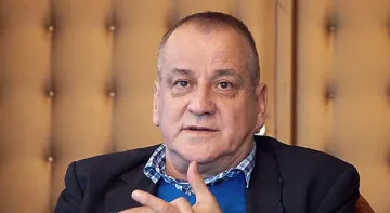 Боян Ангелов пред Стандарт: Ярките звезди често са станиолени слънца