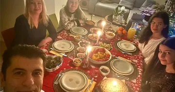 Изненада! Ето го коледният купон на Кирил Петков