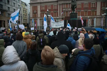 Протест срещу Путин в Сърбия, веят нови руски знамена