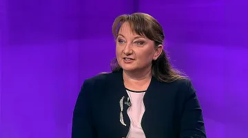 Деница Сачева става мамино детенце за празниците