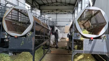 Продават легендарна наша фабрика, най-голямата в Европа