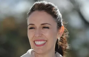 Циркът е пълен! Продадоха на търг премиерска псувня