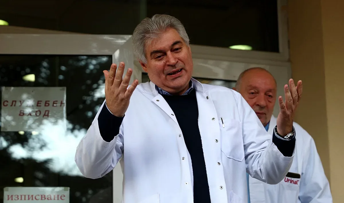 Шефът на болница "Шейново" зарадва родителите на разменените бебета