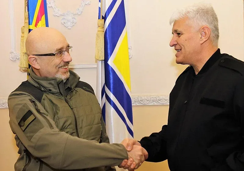 Военният министър разкри - дали сме огромна помощ на Украйна