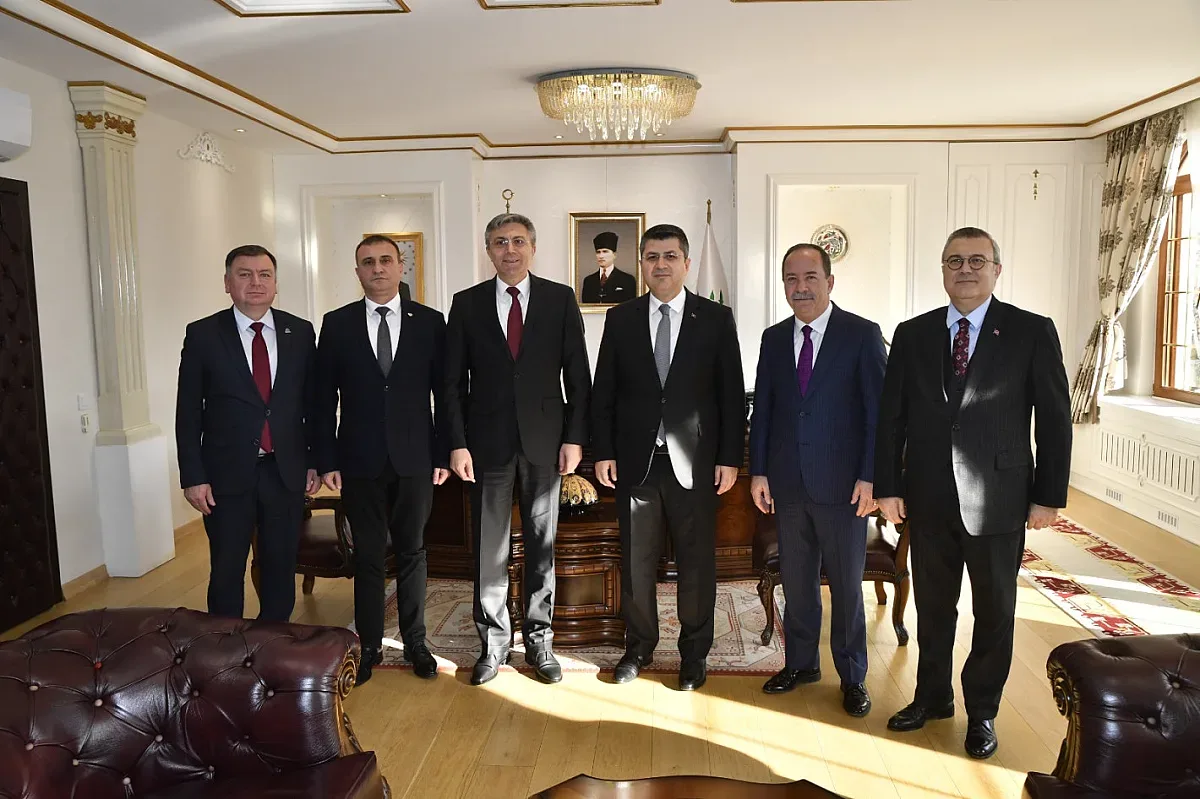 Карадайъ в Турция. Влиза в 4 партийни централи