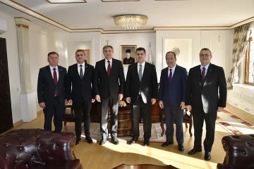 Карадайъ в Турция. Влиза в 4 партийни централи