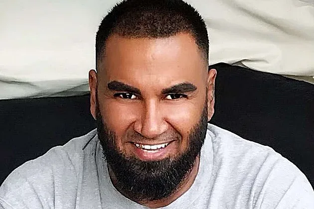 Азис стресна последователите си. Загадъчна снимка