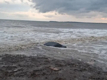 Два живота са спасени от водния ад на Елените!