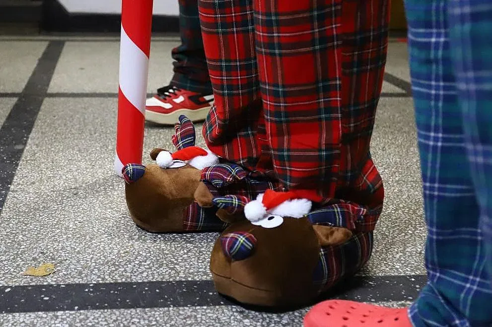 Цяло училище по пижами в час. Важна причина