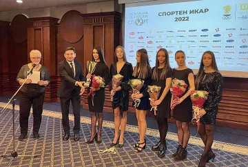 Спортни Икари! Халил Летифов награди златните момичета