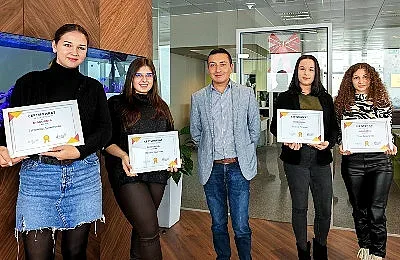 Дискордиа отличи четирима студенти от УНСС със стипендия от 2000 лв.