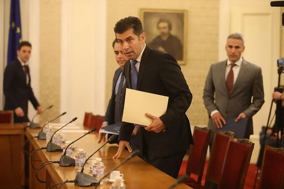 Петков постави условие на Нинова. Колко сладка е властта?