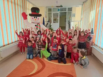 Снежен човек за децата на Казанлък от кмета Галина Стоянова