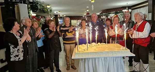 Кметът на Казанлък към златните двойки: Вие сте достойни казанлъчани, хора и семейства за пример