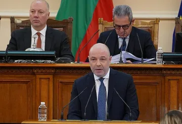 Гласуват в парламента проектокабинета на Габровски (НА ЖИВО)