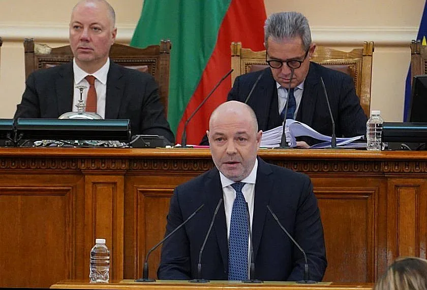 Гласуват в парламента проектокабинета на Габровски (НА ЖИВО)