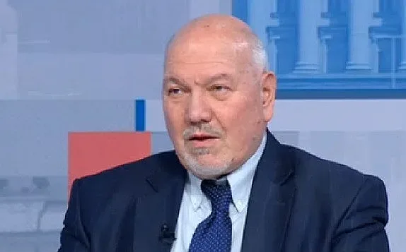 Какво става между Радев и ГЕРБ? Говори съветникът на премиера
