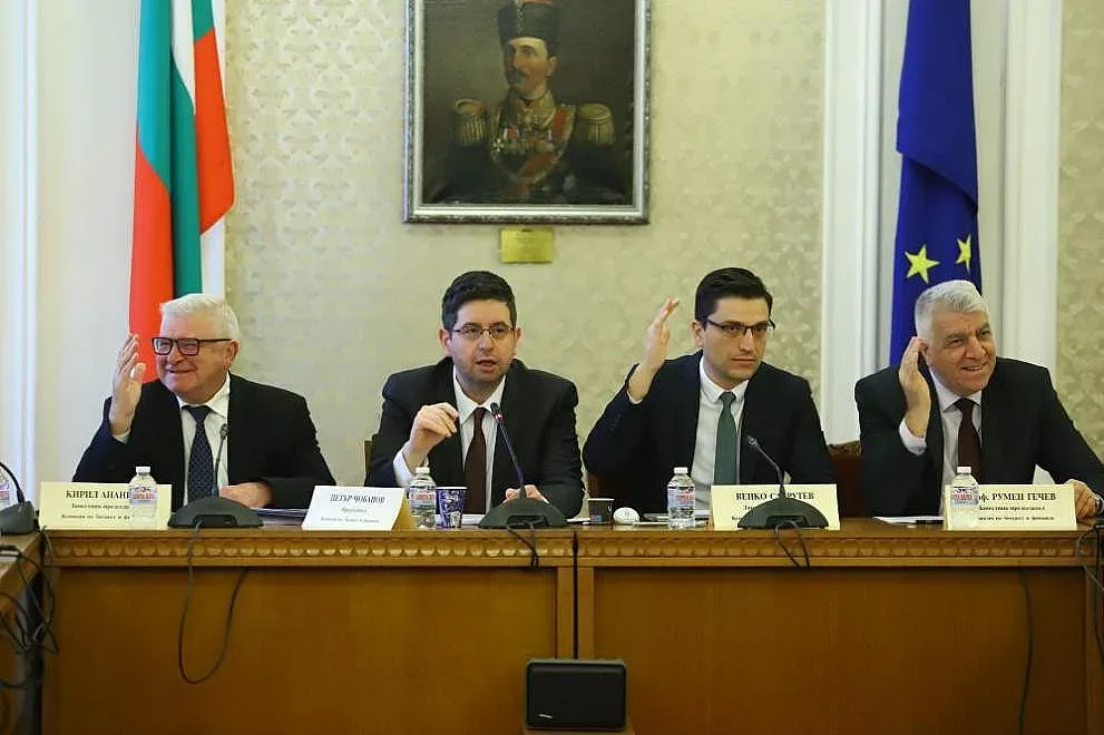 Изненада! Спряха часовника за бюджета