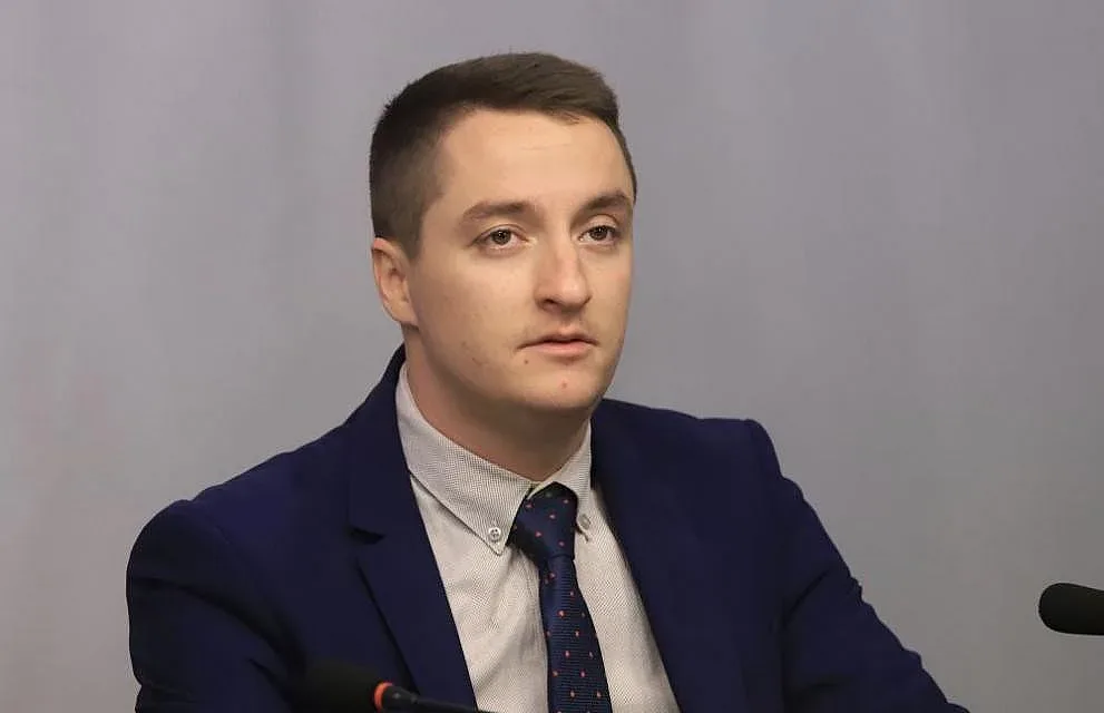 Депутат намери работа на Божанков! Реакцията