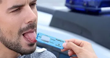 Шофьор събра очите на полицаите. Невероятна дрога