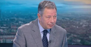 Какво да правим с бежанците на границата? Съветите на експерт
